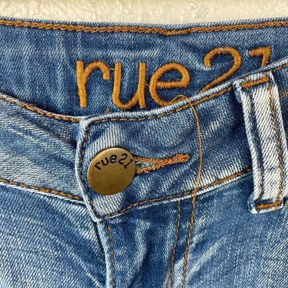Rue 21 Distressed Stretch Fit Denim Shorts Size 9/10 EUC - Picture 2 of 4